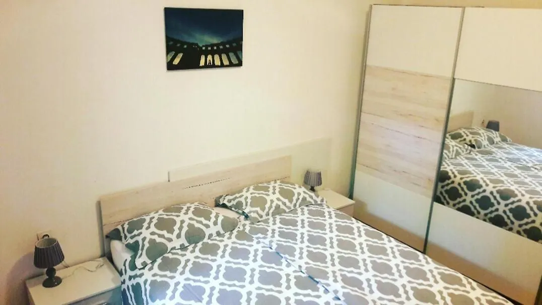 Apartment Nena Near The City Center With Free Parking プーラ